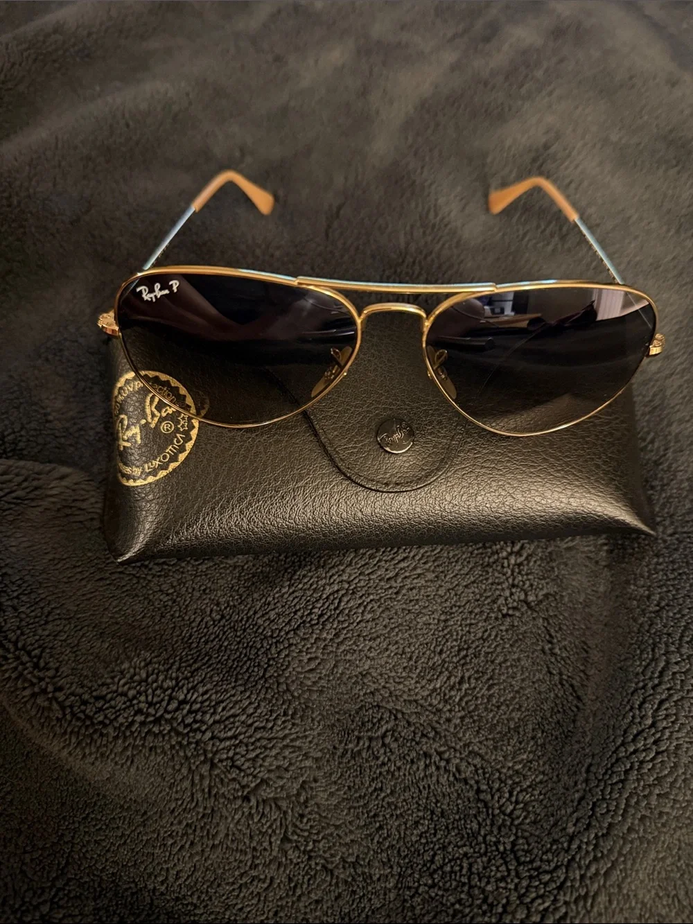 Ray-Ban Men’s Gold Frame Sunglasses with Black Gradient Lenses